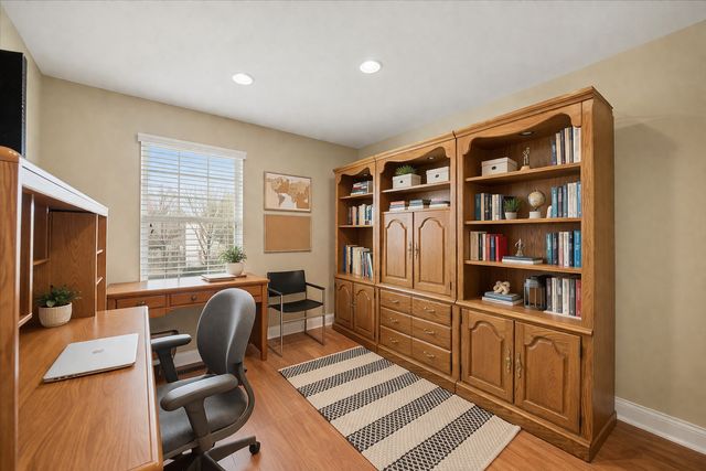 2325 Sundrop Drive, Glenview, IL 60026