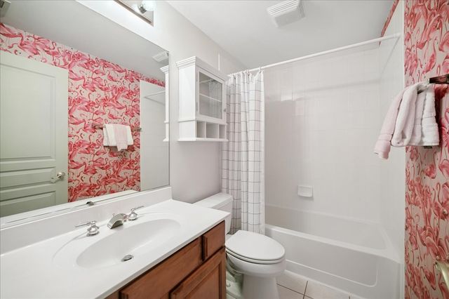 2325 Sundrop Drive, Glenview, IL 60026