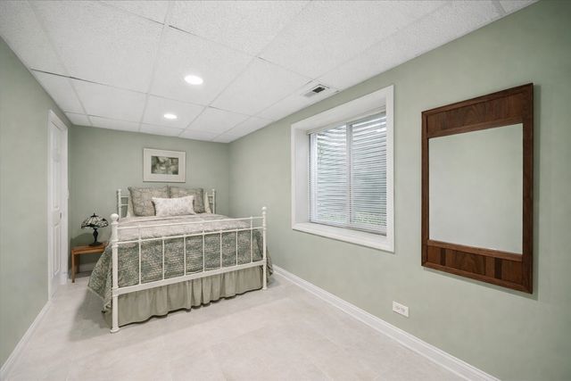 2325 Sundrop Drive, Glenview, IL 60026