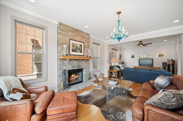 2325 Sundrop Drive, Glenview, IL 60026