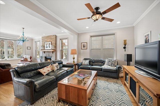 2325 Sundrop Drive, Glenview, IL 60026