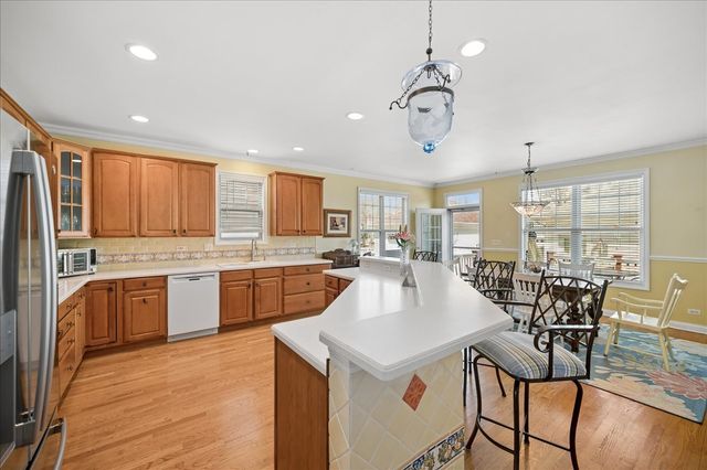 2325 Sundrop Drive, Glenview, IL 60026