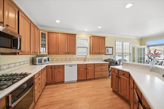 2325 Sundrop Drive, Glenview, IL 60026