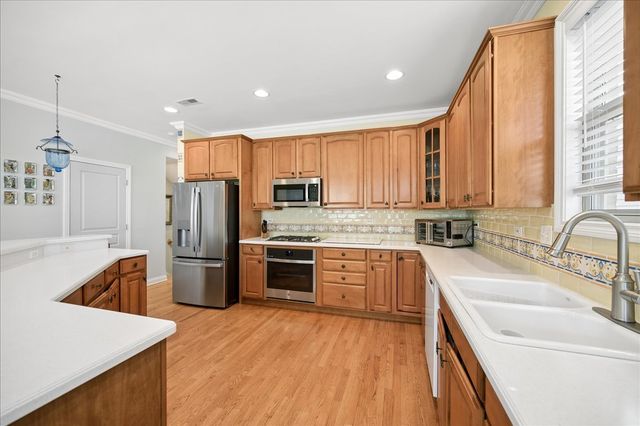 2325 Sundrop Drive, Glenview, IL 60026