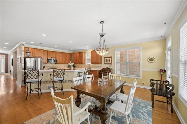 2325 Sundrop Drive, Glenview, IL 60026