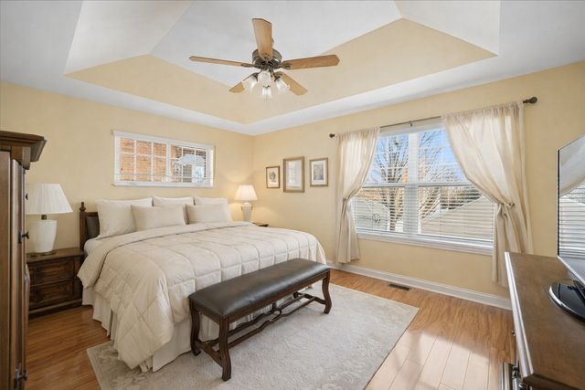 2325 Sundrop Drive, Glenview, IL 60026