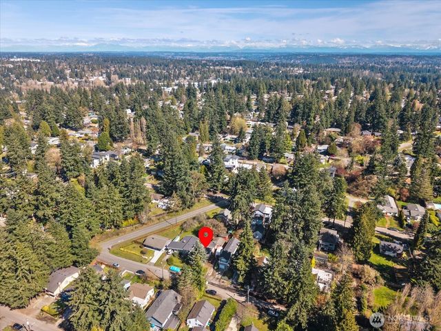 14022 Roslyn Place N, Seattle, WA 98133