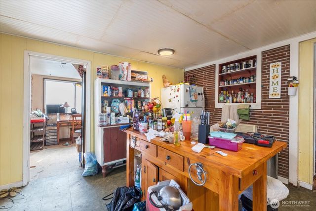 14022 Roslyn Place N, Seattle, WA 98133