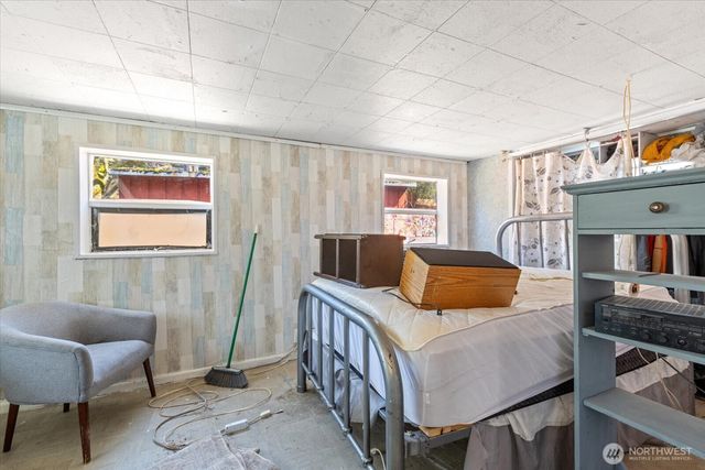 14022 Roslyn Place N, Seattle, WA 98133