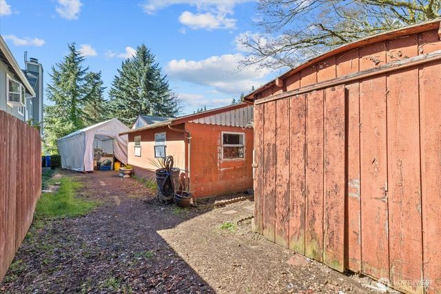 14022 Roslyn Place N, Seattle, WA 98133