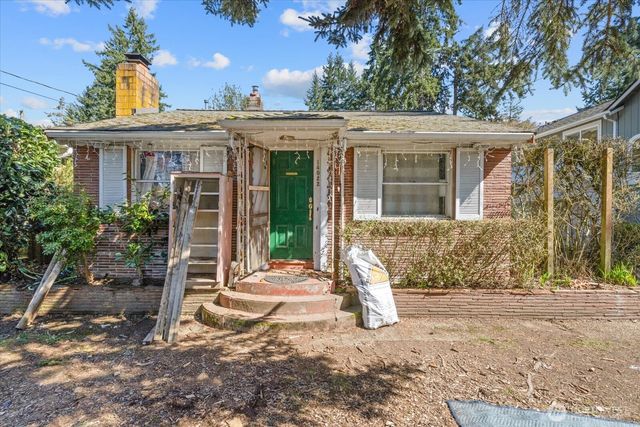 14022 Roslyn Place N, Seattle, WA 98133