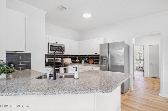 1702 FOREST LAKE Circle, 3, Jacksonville, FL 32225