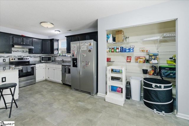 108 Meadow Hill Way, Taylors, SC 29687