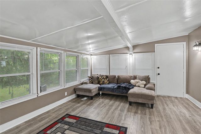 7906 SW 11th Street, Des Moines, IA 50315