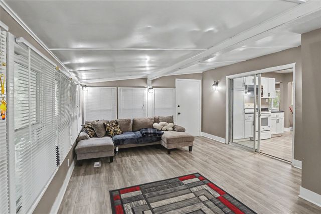 7906 SW 11th Street, Des Moines, IA 50315