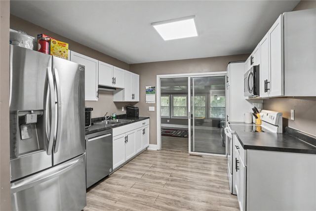 7906 SW 11th Street, Des Moines, IA 50315