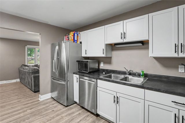 7906 SW 11th Street, Des Moines, IA 50315