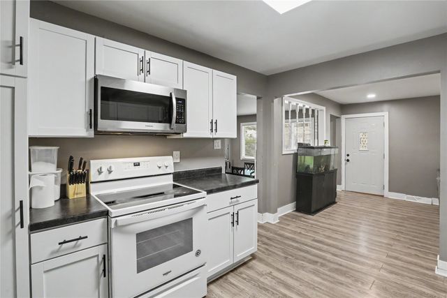 7906 SW 11th Street, Des Moines, IA 50315