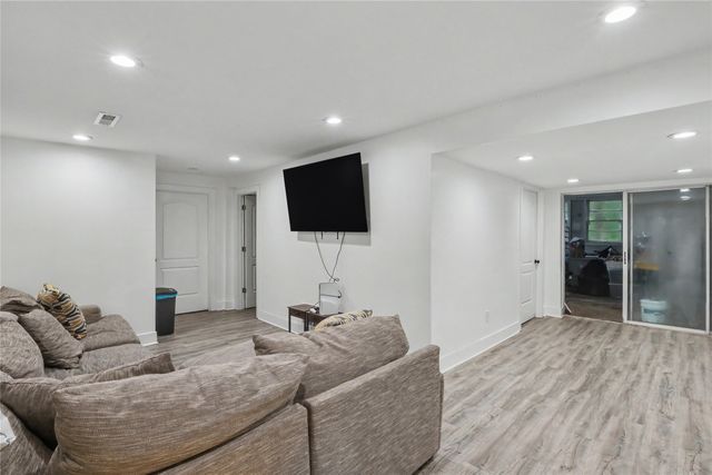 7906 SW 11th Street, Des Moines, IA 50315