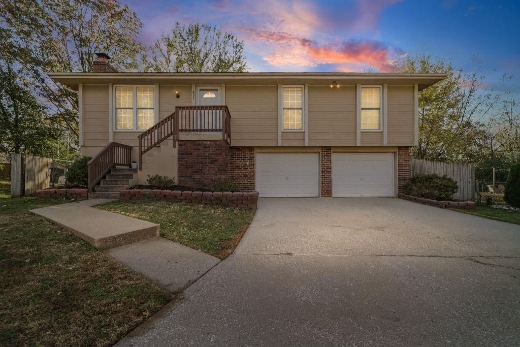 633 SW 36th Terrace, Lee's Summit, MO 64082
