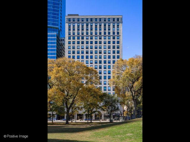 910 S Michigan Avenue 1811, Chicago, IL 60605