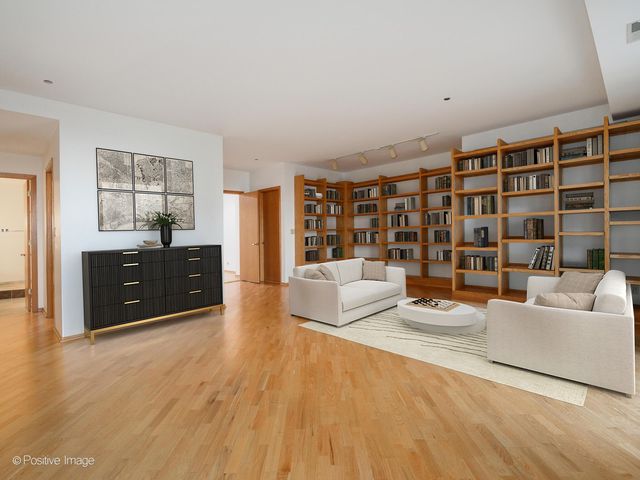 910 S Michigan Avenue 1811, Chicago, IL 60605