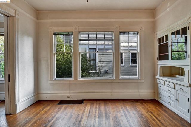 1822 Clinton Ave, Alameda, CA 94501