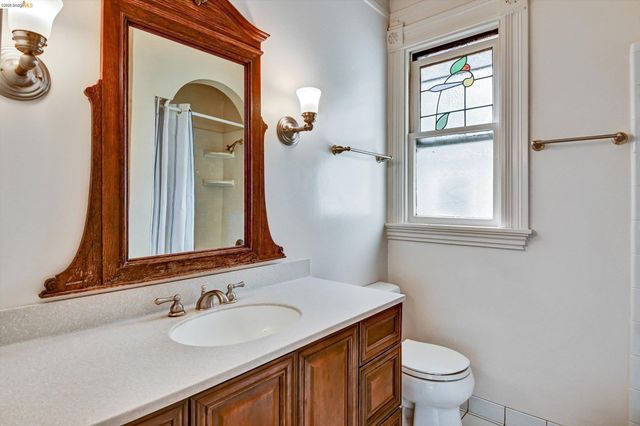 1822 Clinton Ave, Alameda, CA 94501