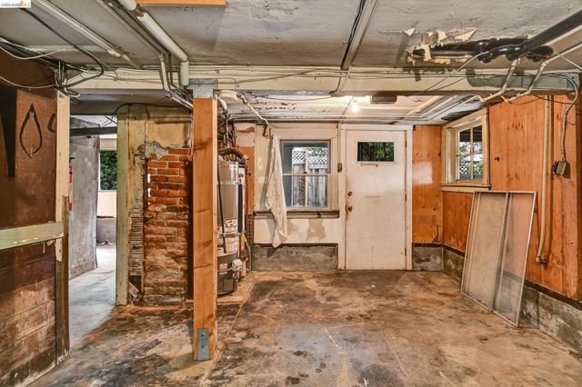 1822 Clinton Ave, Alameda, CA 94501