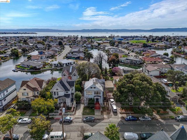 1822 Clinton Ave, Alameda, CA 94501