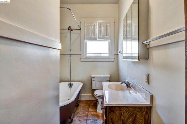 1822 Clinton Ave, Alameda, CA 94501