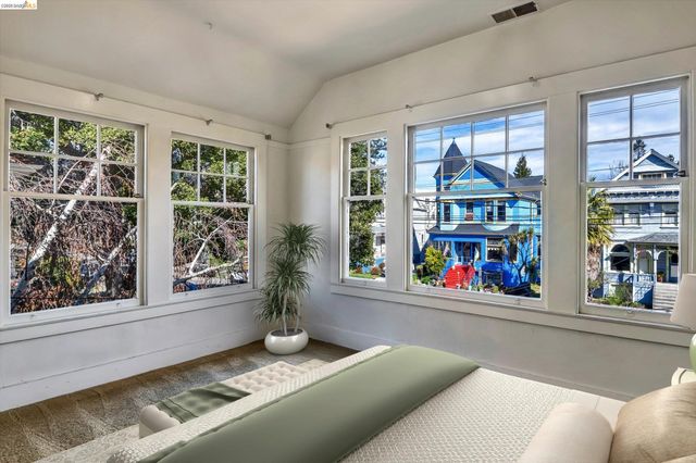 1822 Clinton Ave, Alameda, CA 94501