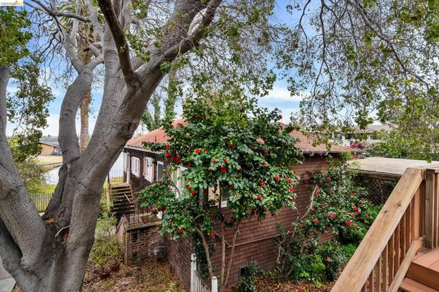 1822 Clinton Ave, Alameda, CA 94501