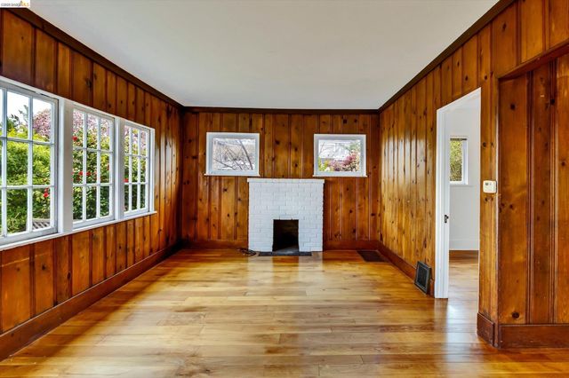 1822 Clinton Ave, Alameda, CA 94501