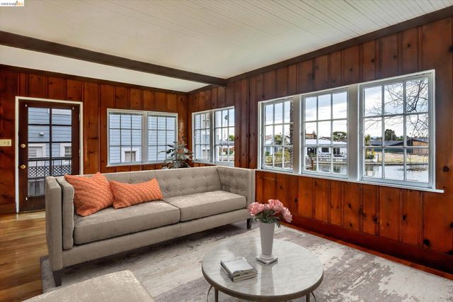 1822 Clinton Ave, Alameda, CA 94501