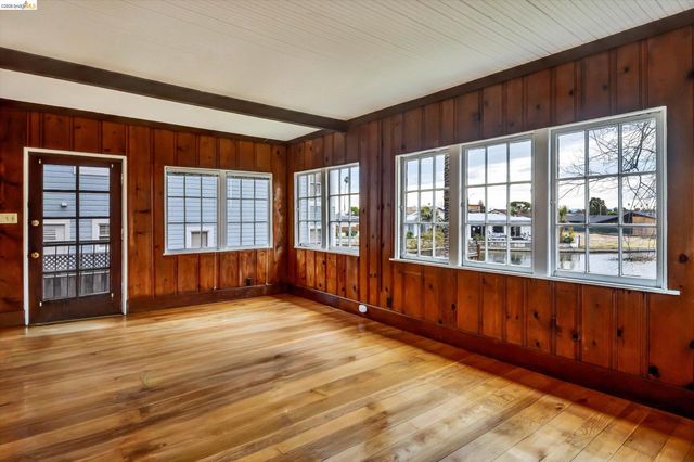 1822 Clinton Ave, Alameda, CA 94501