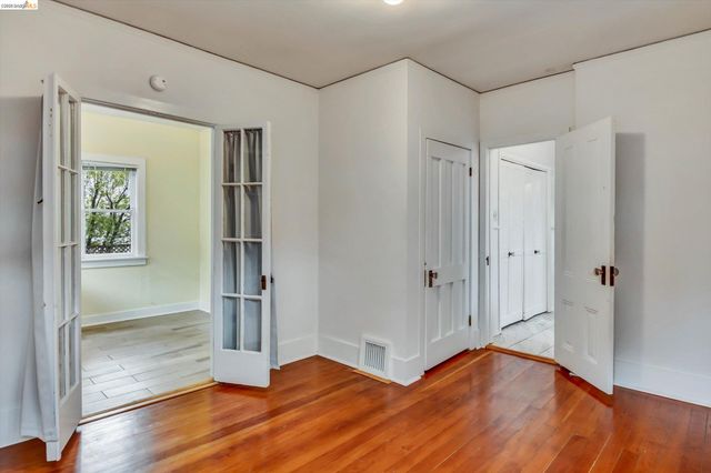 1822 Clinton Ave, Alameda, CA 94501