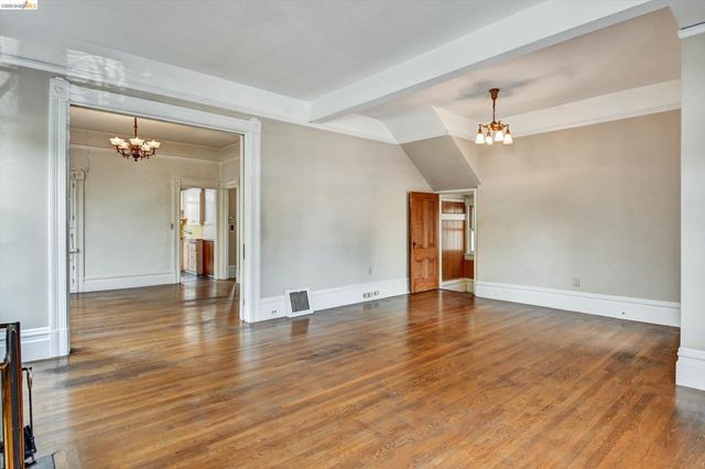 1822 Clinton Ave, Alameda, CA 94501