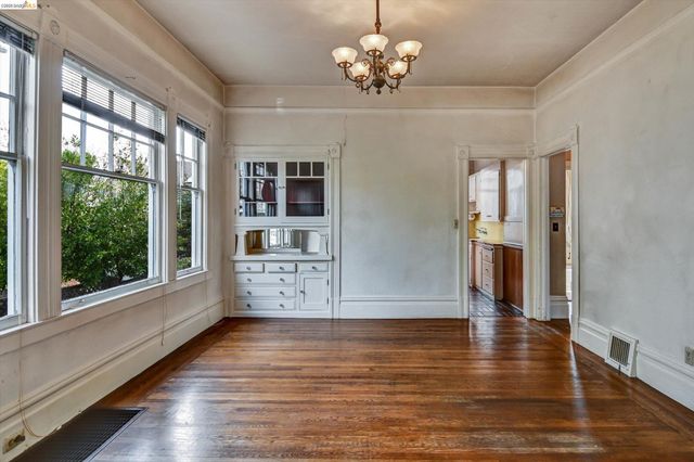 1822 Clinton Ave, Alameda, CA 94501