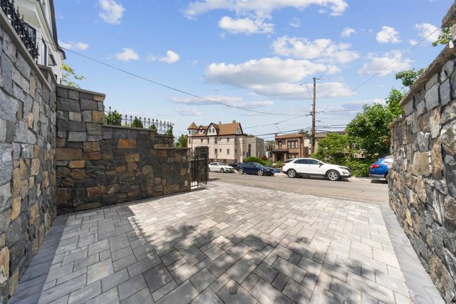 711-715 BOULEVARD, Weehawken, NJ 07086