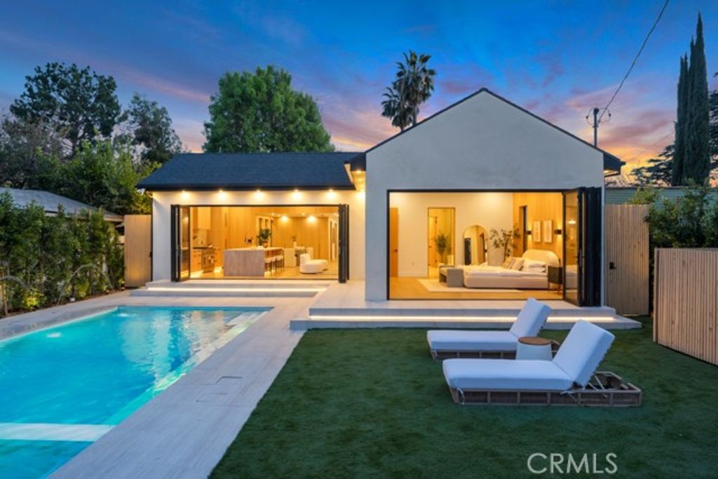 11107 Kling Street, North Hollywood (los Angeles), CA 91602