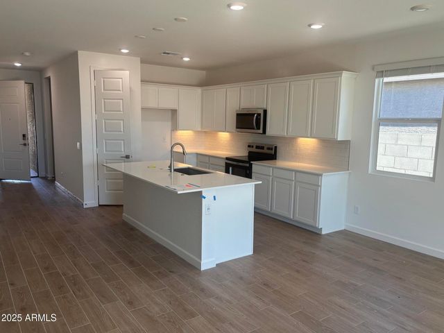 17807 W VOGEL Avenue, Waddell, AZ 85355