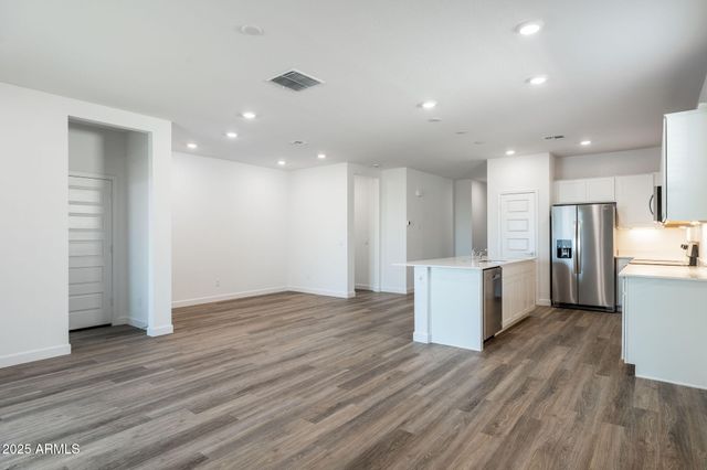 17807 W VOGEL Avenue, Waddell, AZ 85355