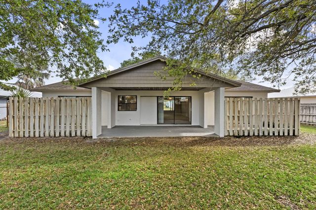 2489 SE Grand Dr, Port St. Lucie, Port St Lucie, FL 34952