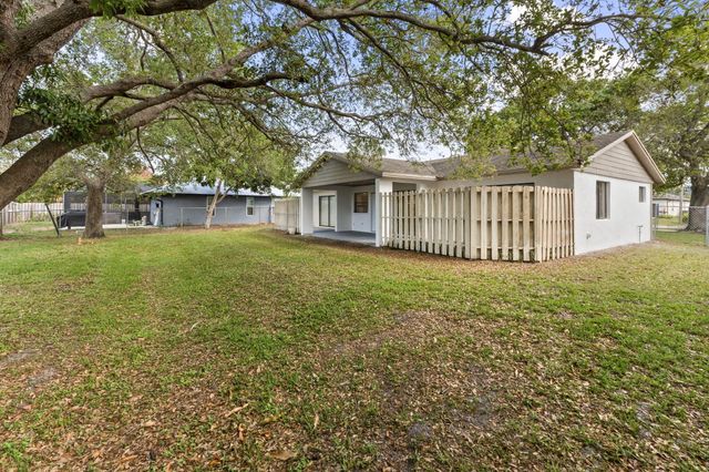 2489 SE Grand Dr, Port St. Lucie, Port St Lucie, FL 34952