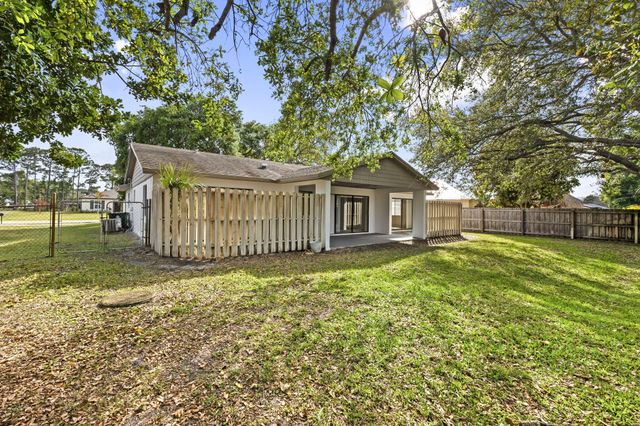 2489 SE Grand Dr, Port St. Lucie, Port St Lucie, FL 34952