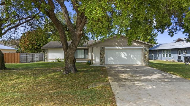 2489 SE Grand Dr, Port St. Lucie, Port St Lucie, FL 34952