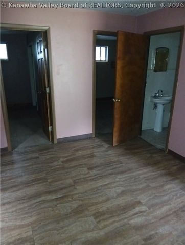 4902 Raven Drive, Charleston, WV 25306