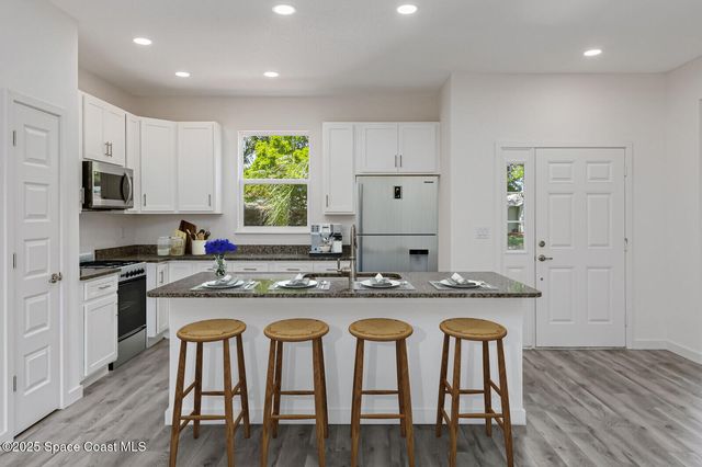 958 Chace Lane NE, Palm Bay, FL 32905