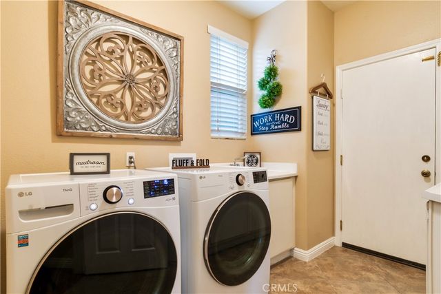 14834 Shetland Lane, Fontana, CA 92336